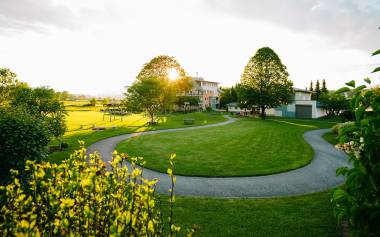 Karglhof Kinderspielplatz - Go-Kartbahn im Garten
