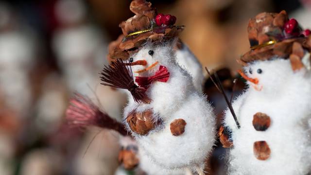 Schneemänner aus Filz mit Hüten