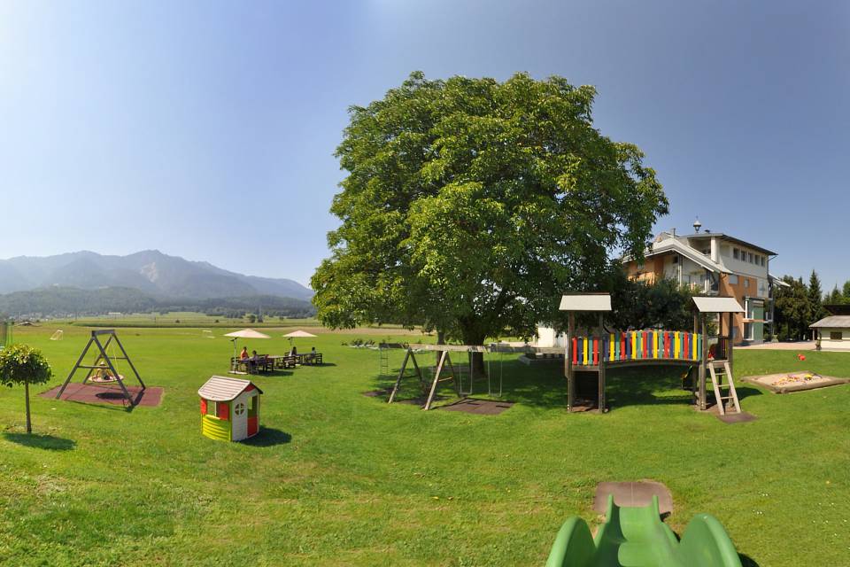 Großer Kinderspielplatz